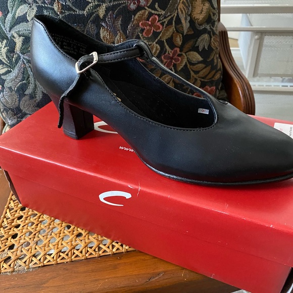 Capezio T-Strap Character Shoe #700 NEW Black Leather 2” heel - SIZE 7.5 - Picture 2 of 4